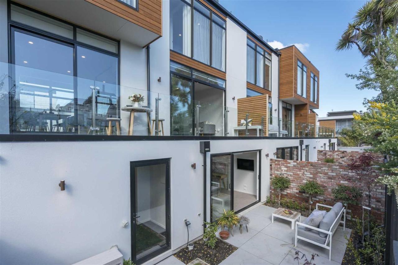 Architectural Urban Diamond Villa Christchurch Exterior photo