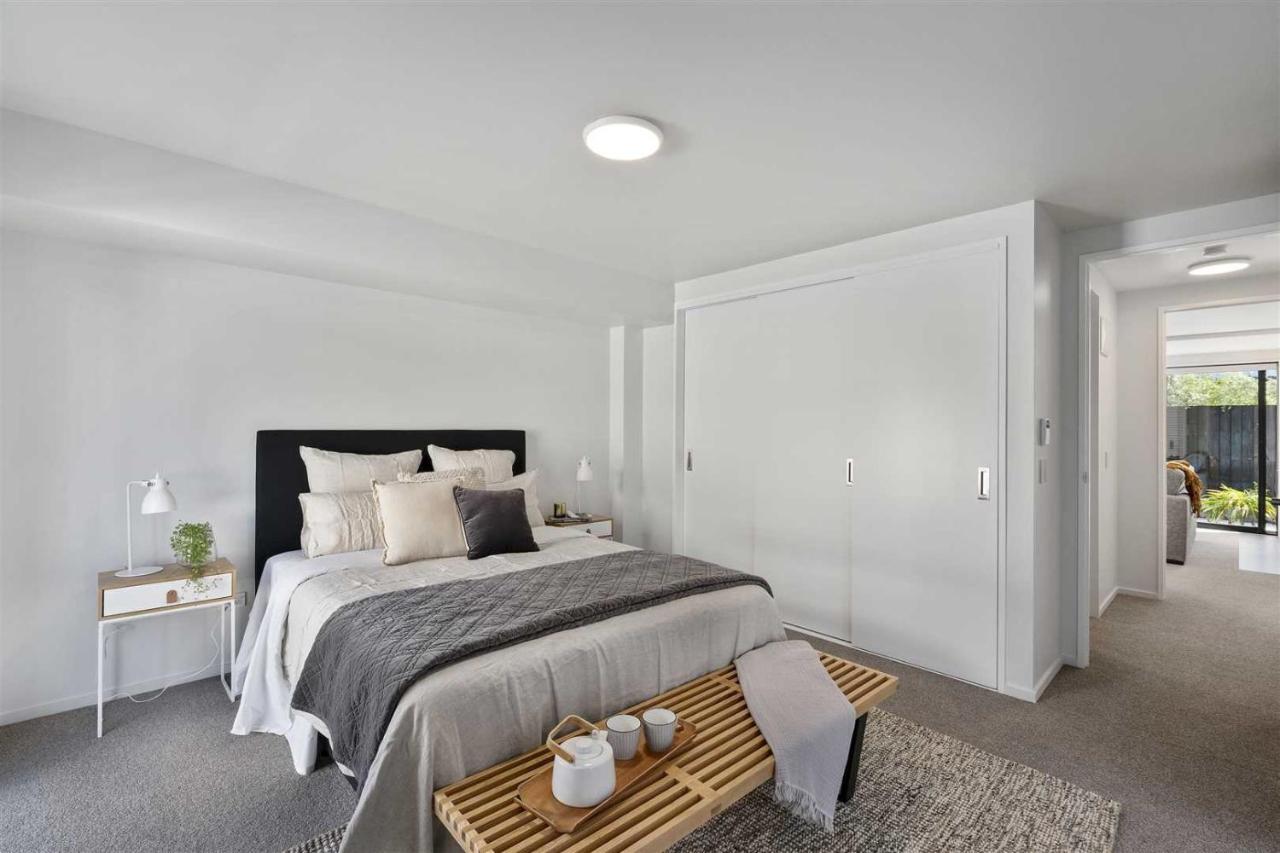 Architectural Urban Diamond Villa Christchurch Exterior photo