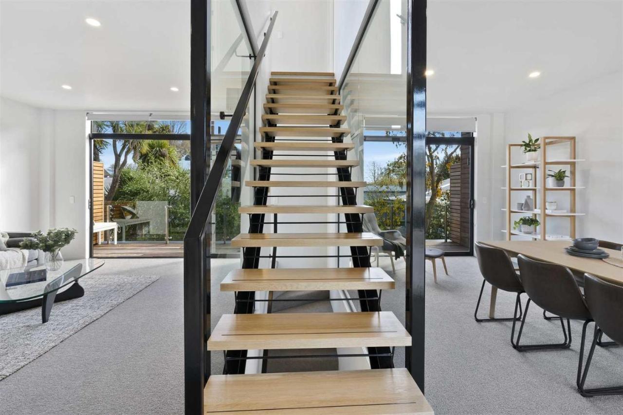 Architectural Urban Diamond Villa Christchurch Exterior photo