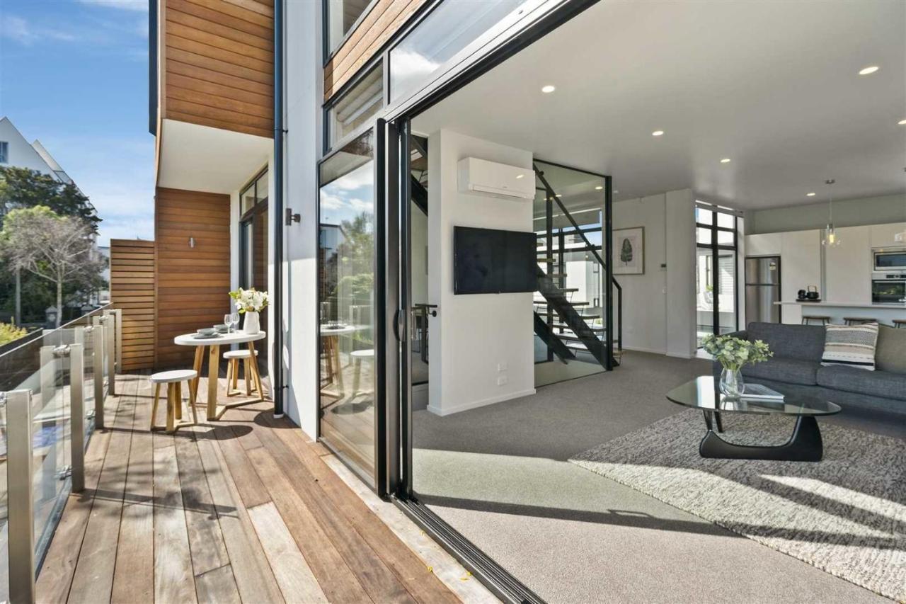 Architectural Urban Diamond Villa Christchurch Exterior photo