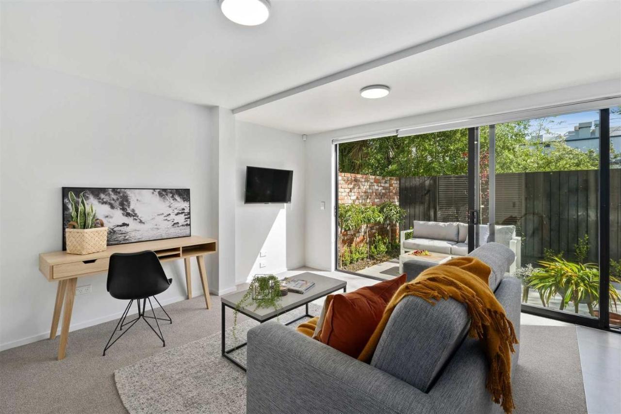 Architectural Urban Diamond Villa Christchurch Exterior photo