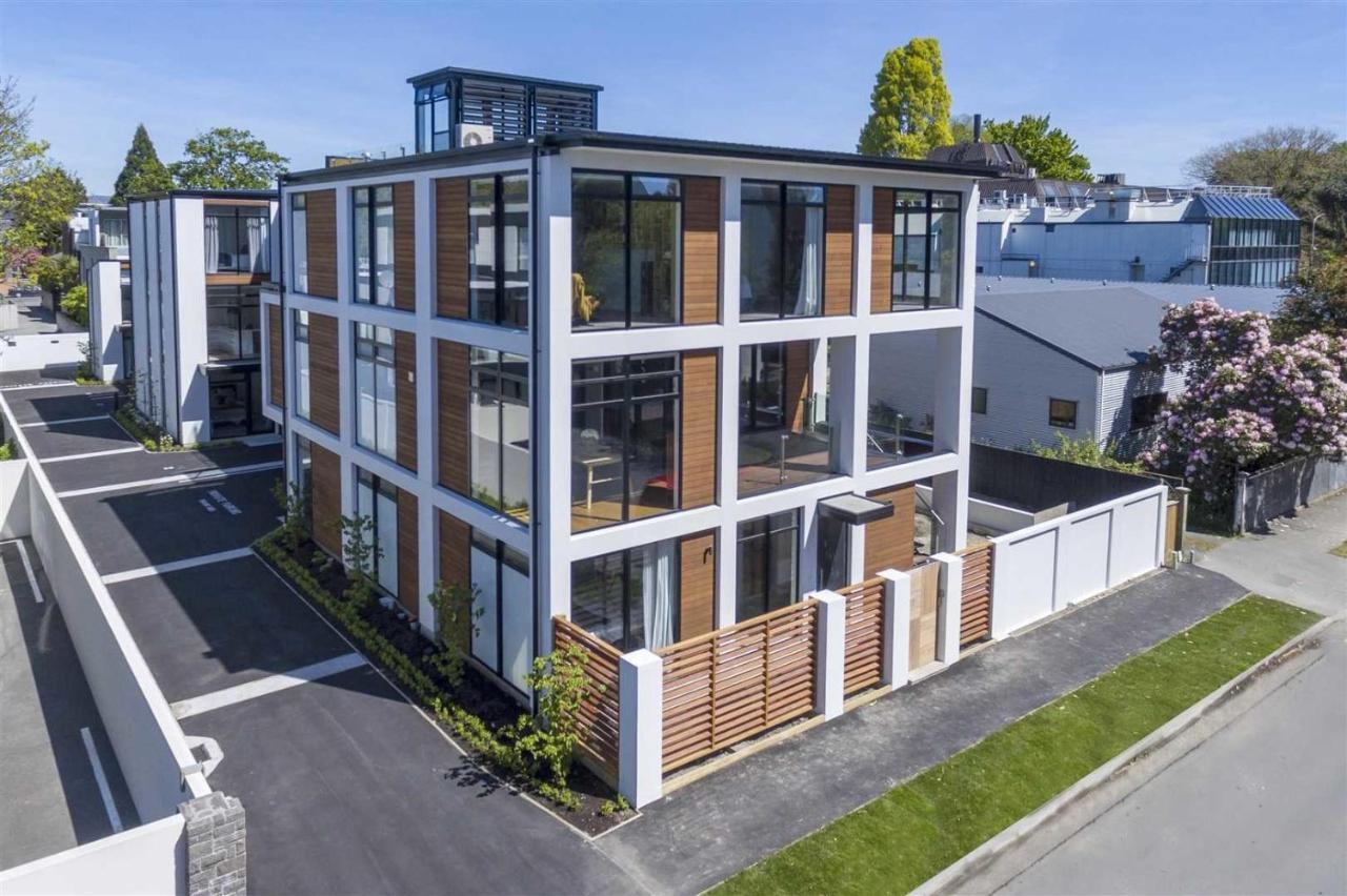 Architectural Urban Diamond Villa Christchurch Exterior photo